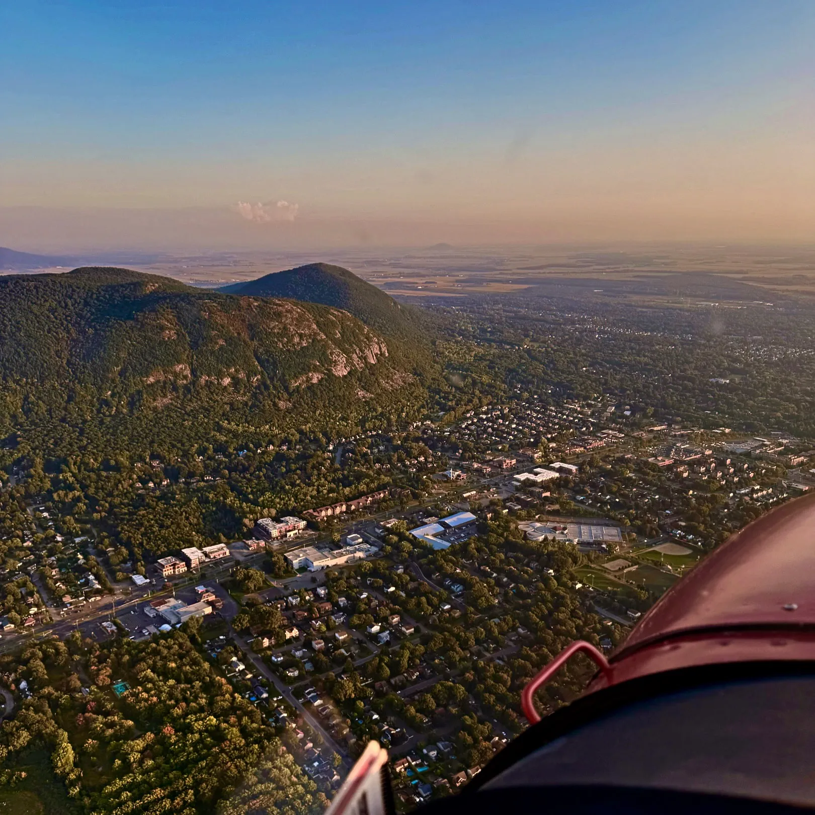Mont Saint-Hilaire au crépuscule