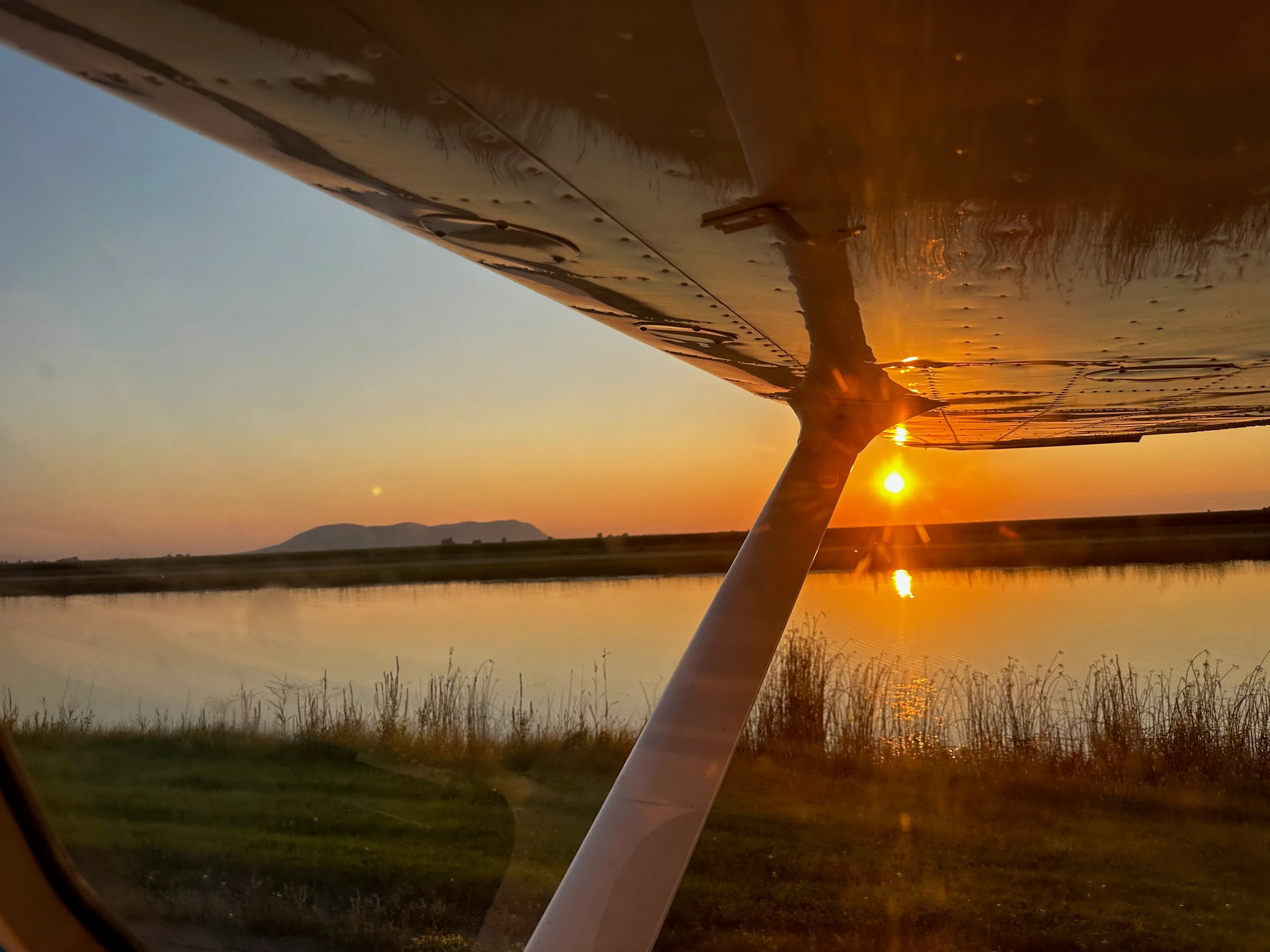 "Un jour, j'ai vu le soleil se coucher quarante-trois fois !" Antoine de Saint-Exupéry